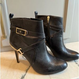 Marc Fisher SZ 9 black bootie with many gold accents